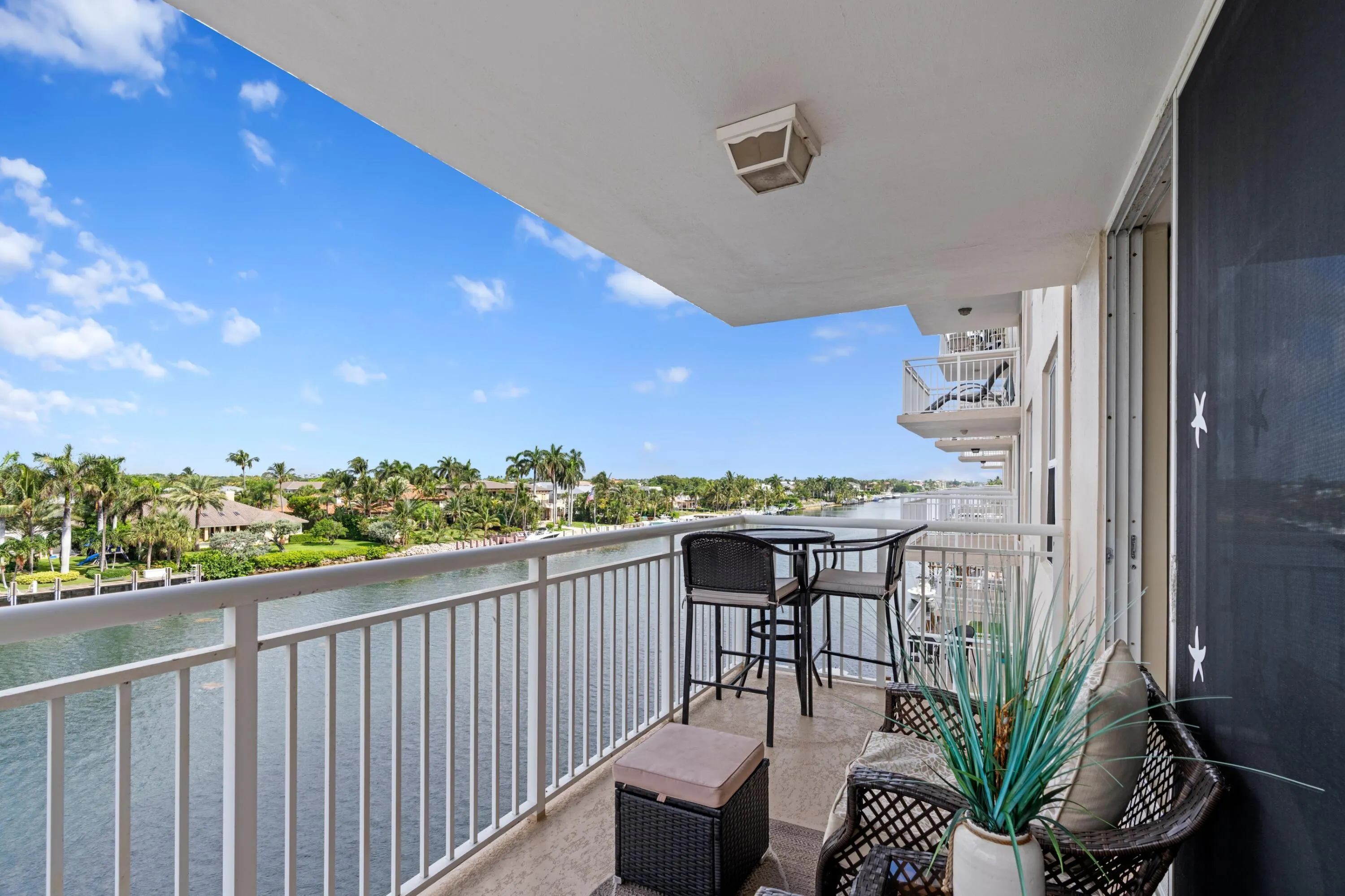 1050 Hillsboro Mile #403w