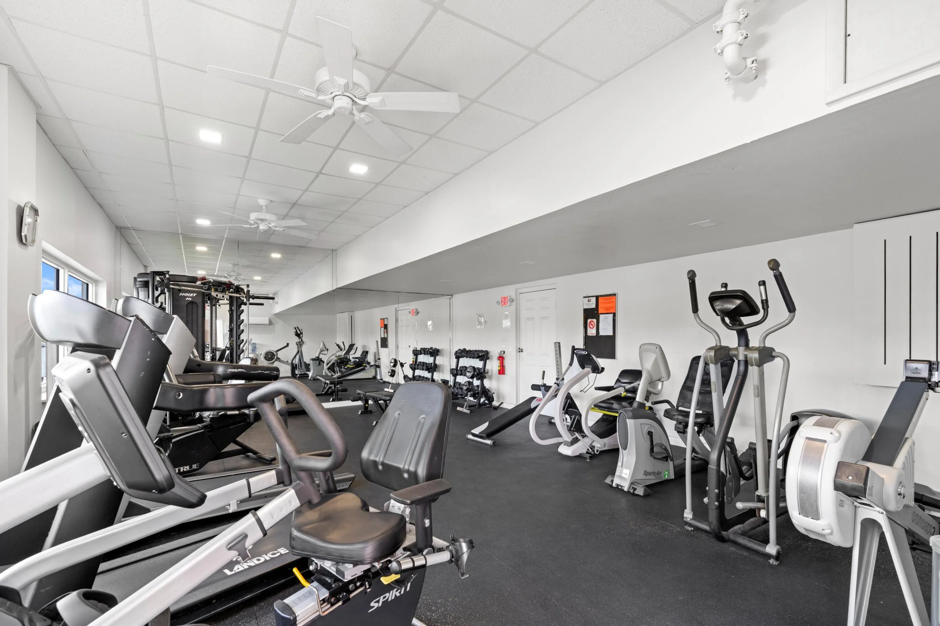1050 Hillsboro Mile #403w