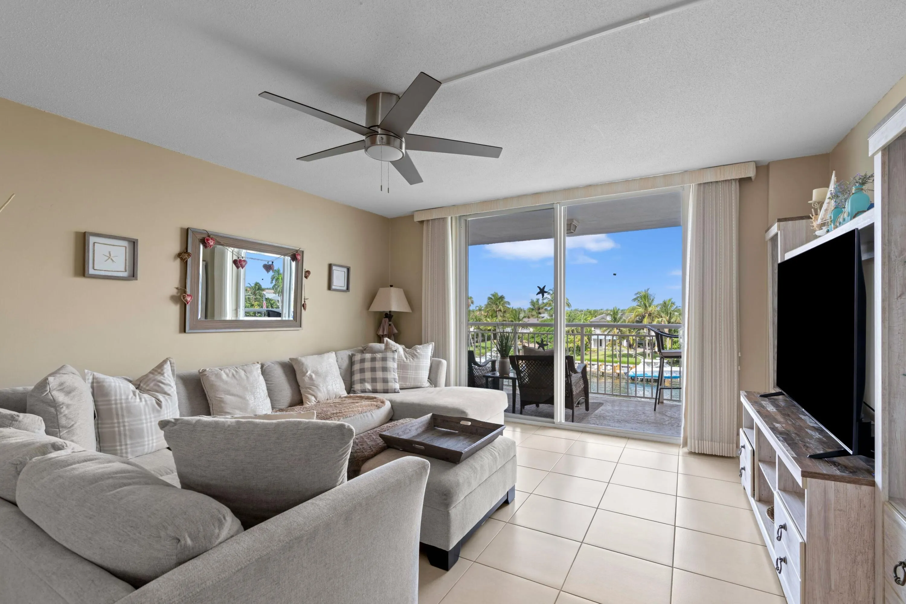 1050 Hillsboro Mile #403w