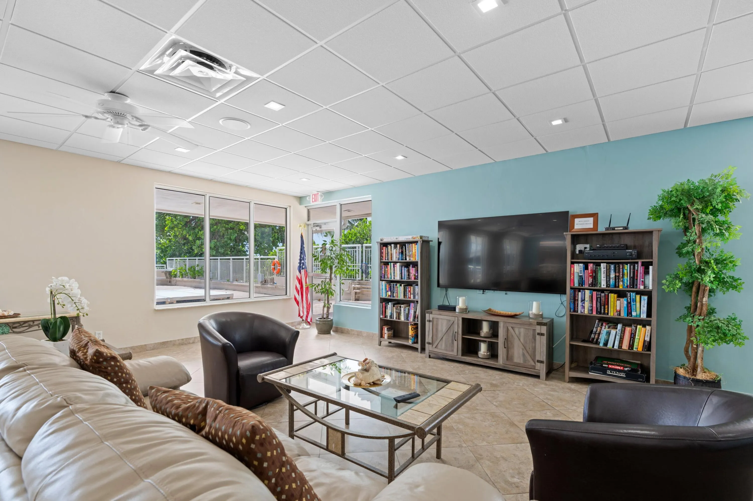 1050 Hillsboro Mile #403w