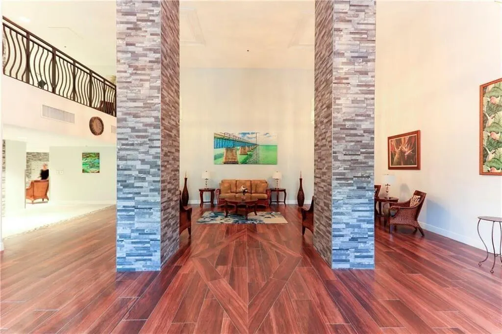 1505 N Riverside Drive #508