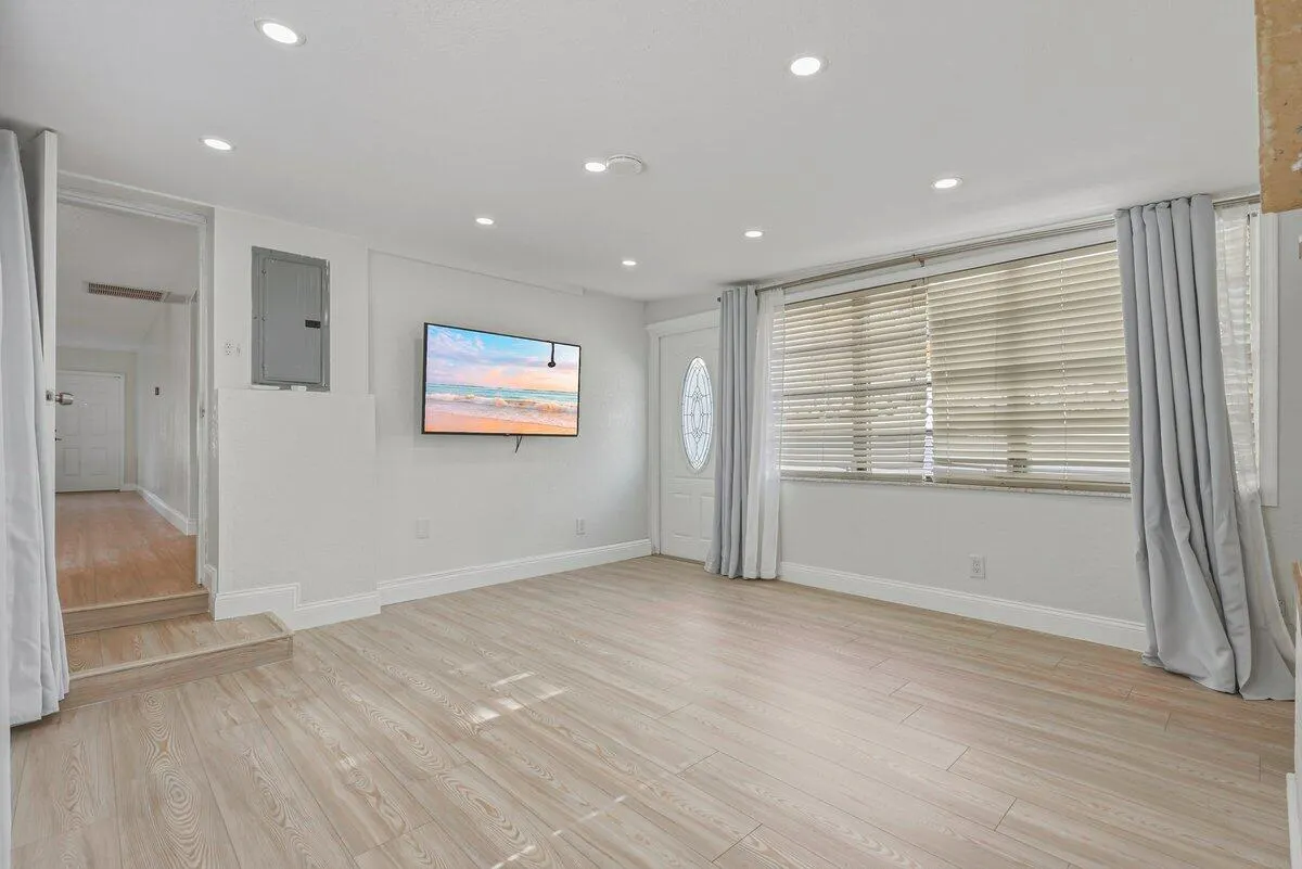 254 SW 6th Street