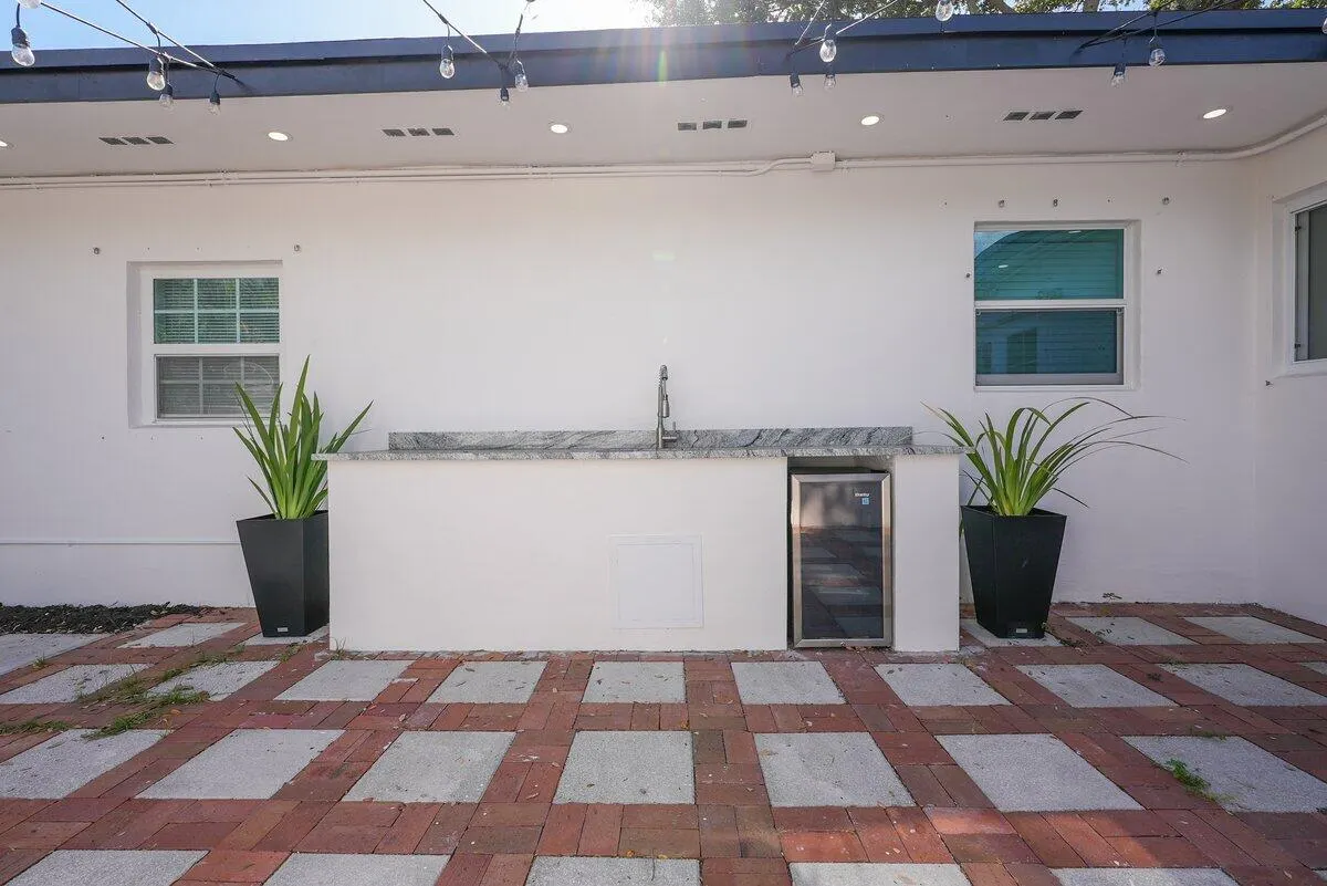254 SW 6th Street