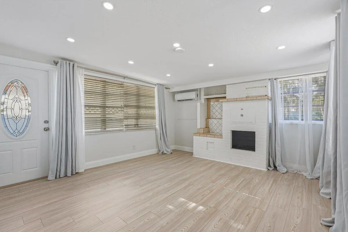 254 SW 6th Street