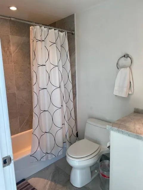 9401 Collins Avenue #402