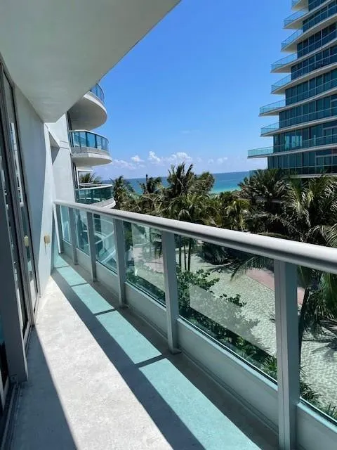9401 Collins Avenue #402