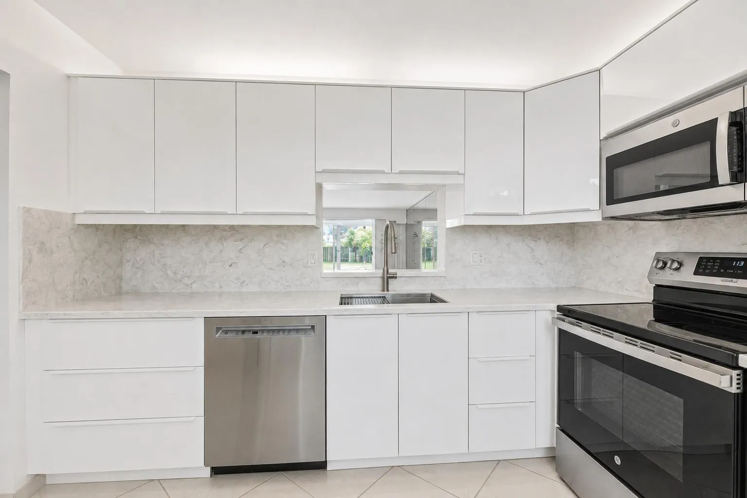 1025 SE 4th Avenue #101