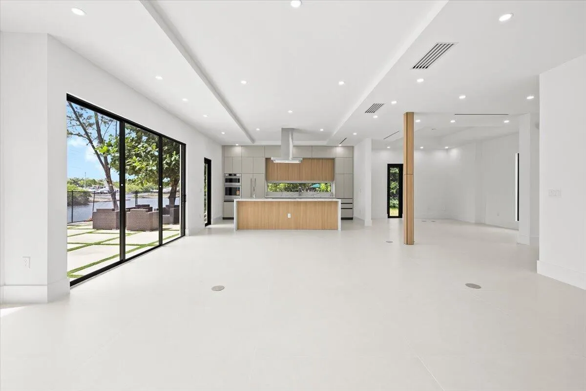 201 NW 14TH Way