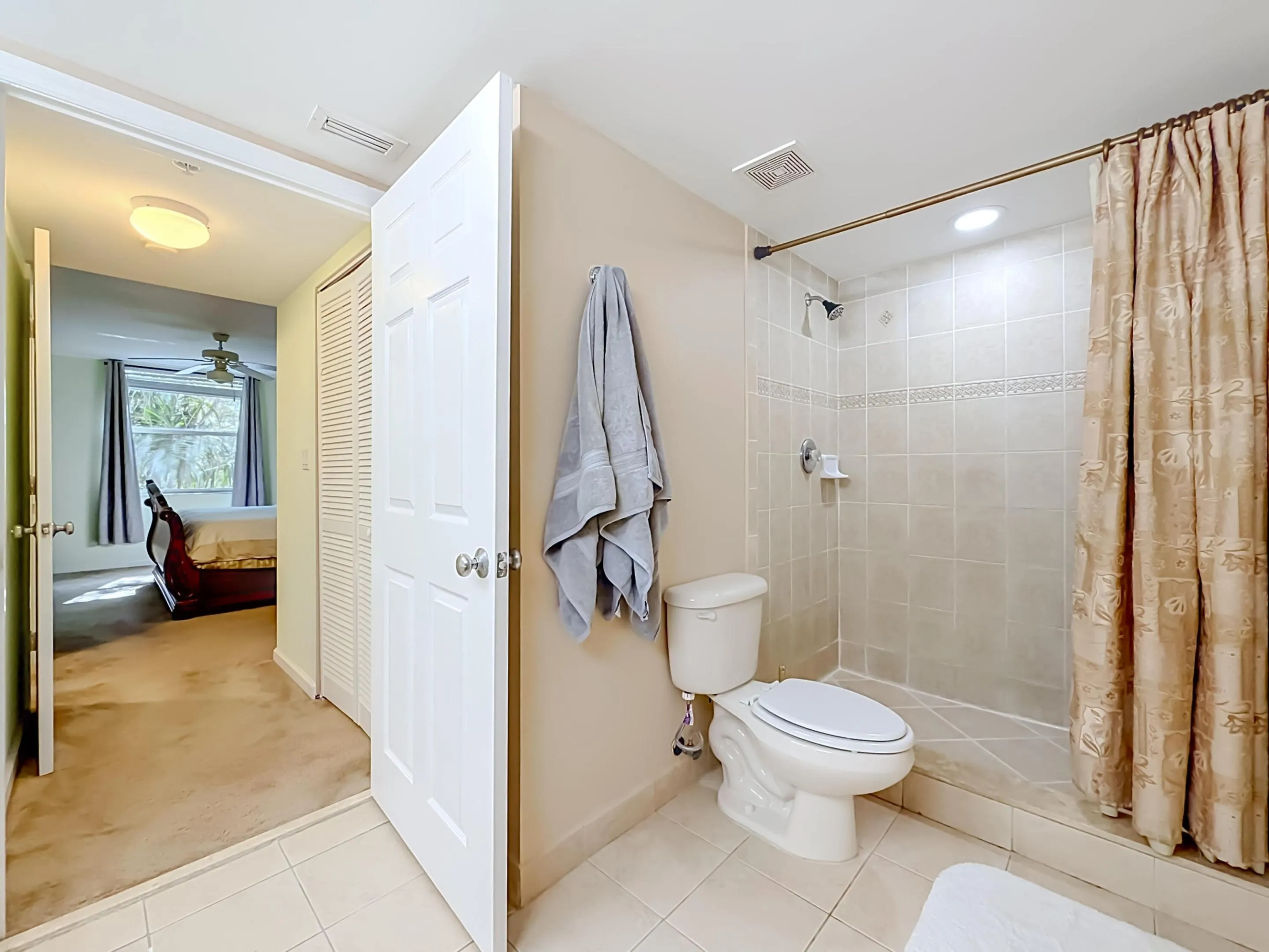 519 E Sheridan Street #4042