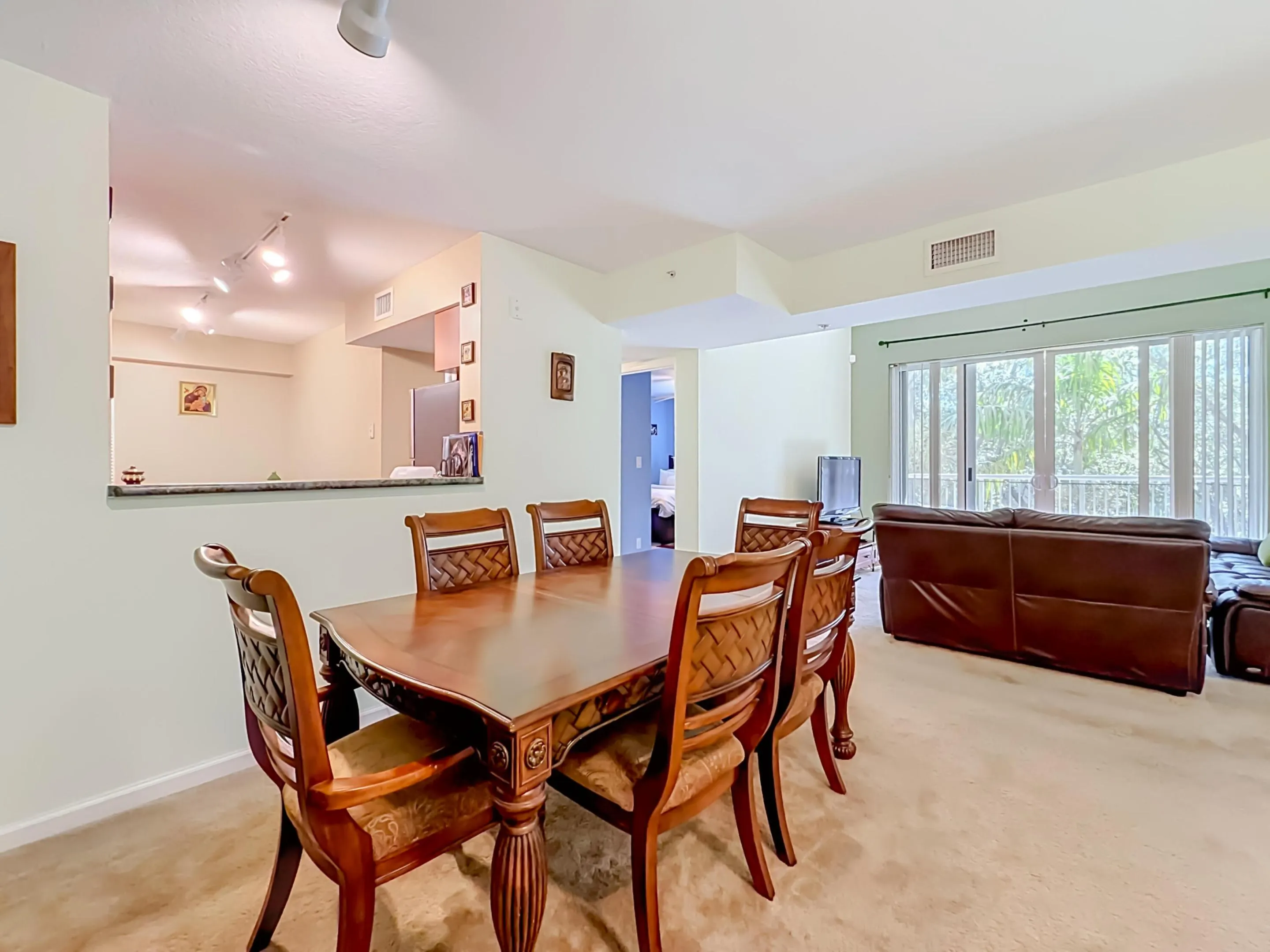 519 E Sheridan Street #4042