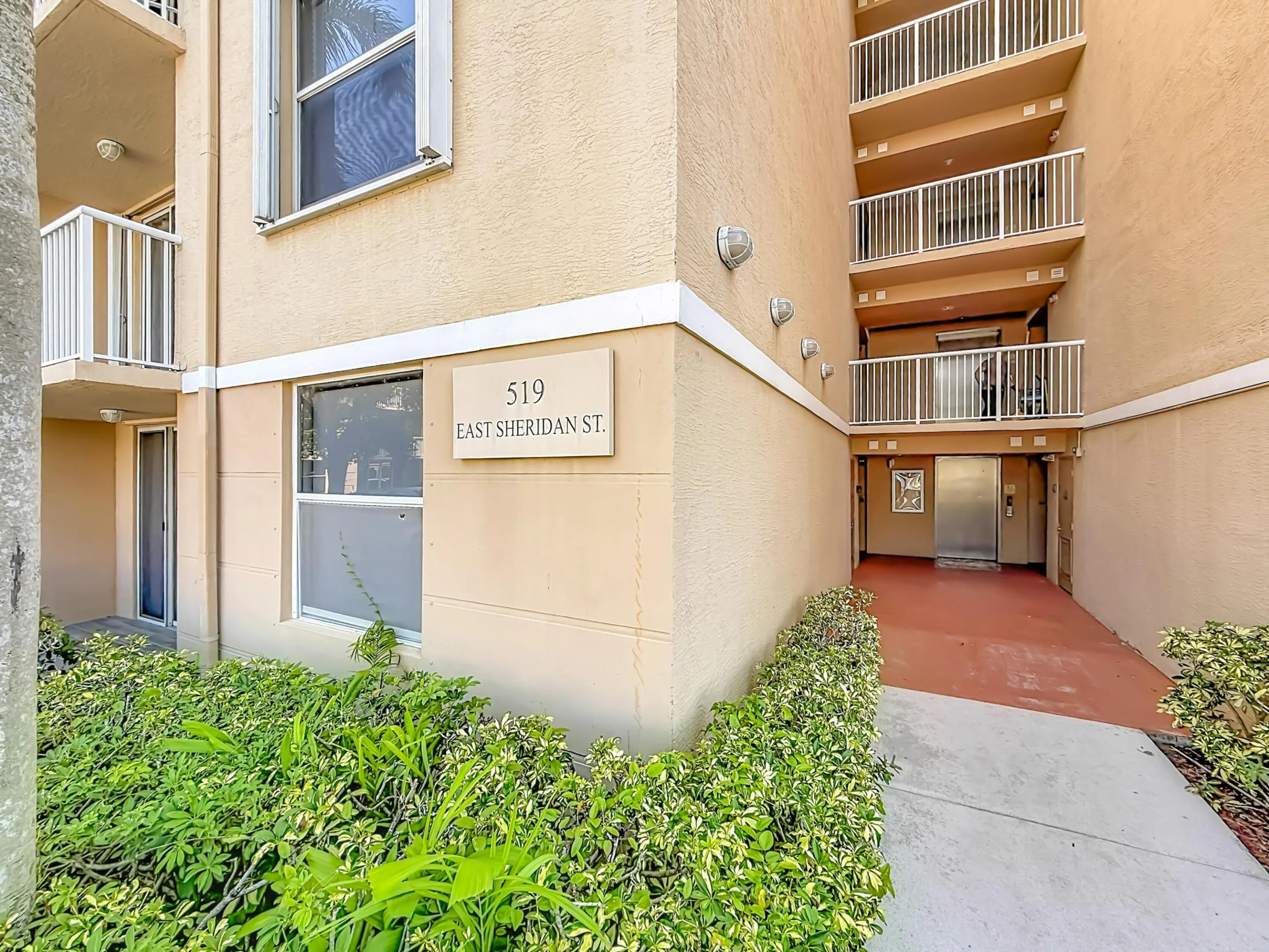 519 E Sheridan Street #4042