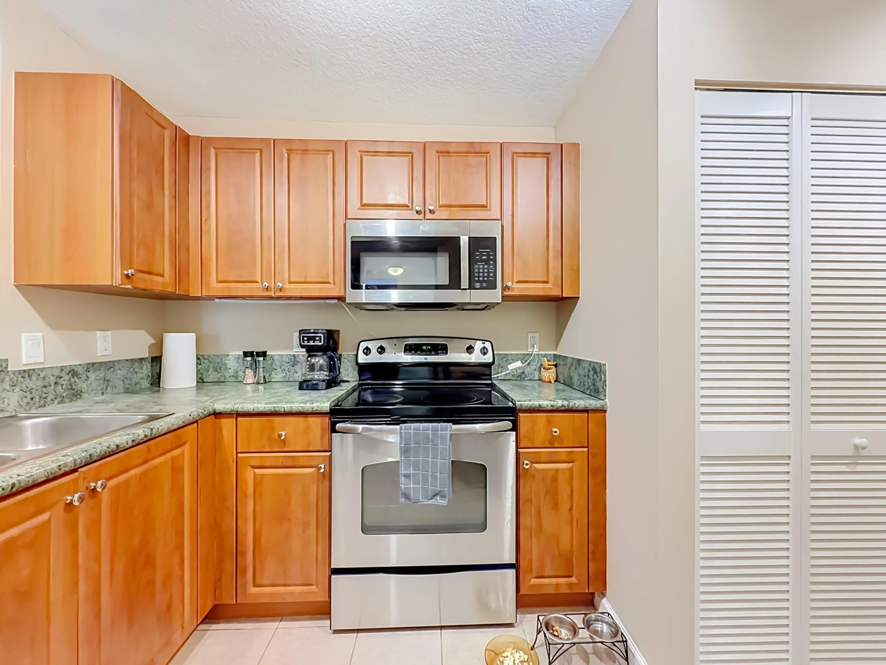 519 E Sheridan Street #4042