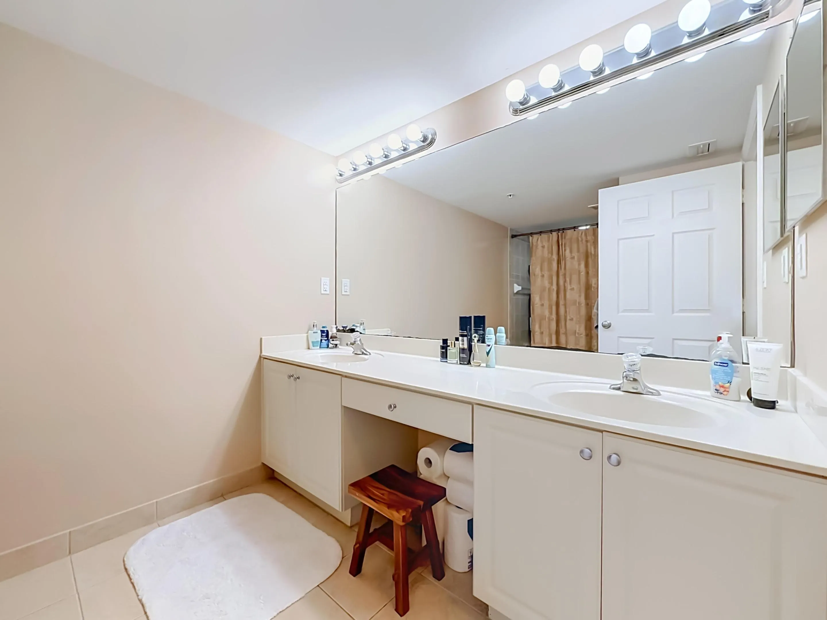 519 E Sheridan Street #4042
