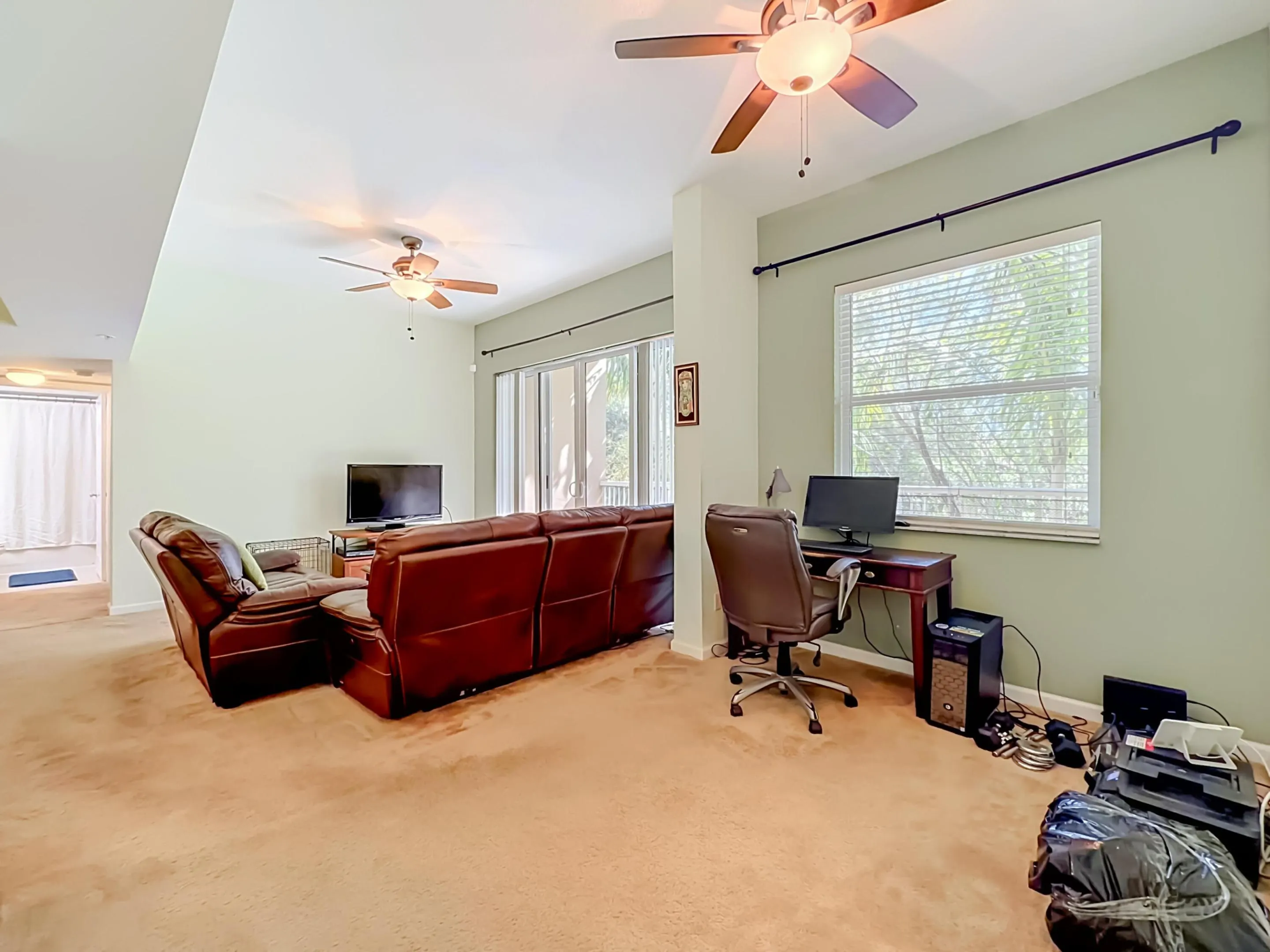 519 E Sheridan Street #4042