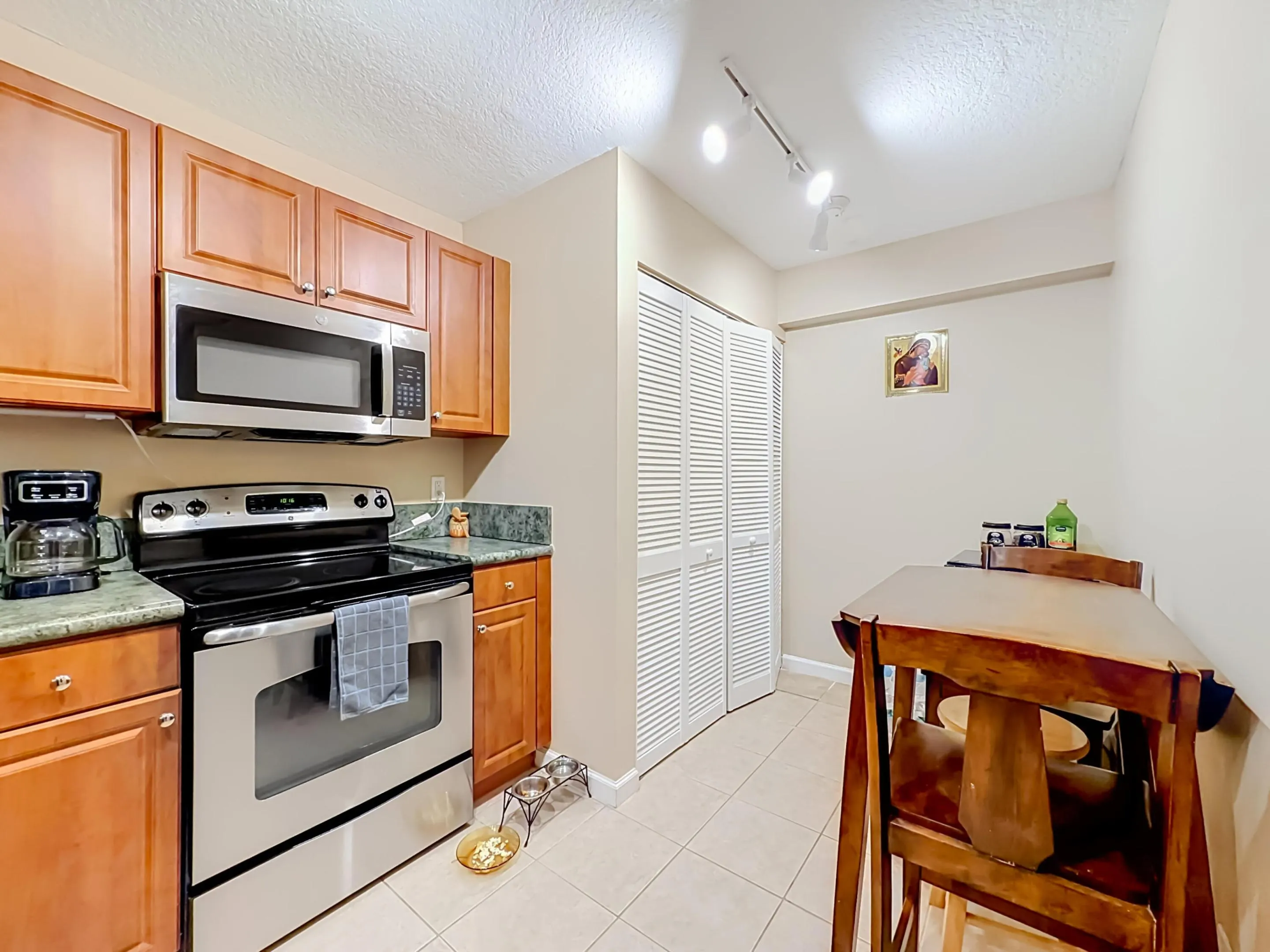 519 E Sheridan Street #4042