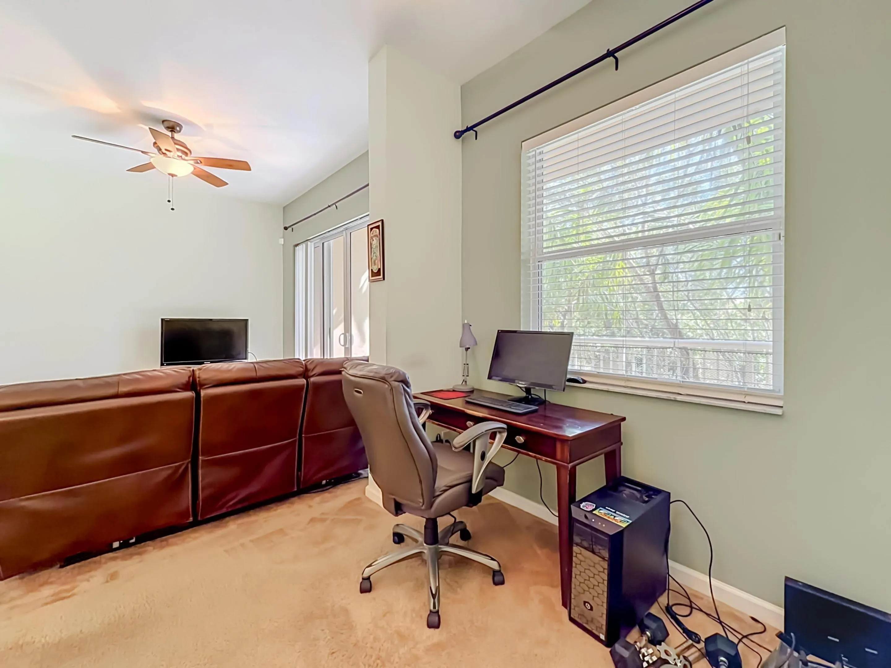 519 E Sheridan Street #4042