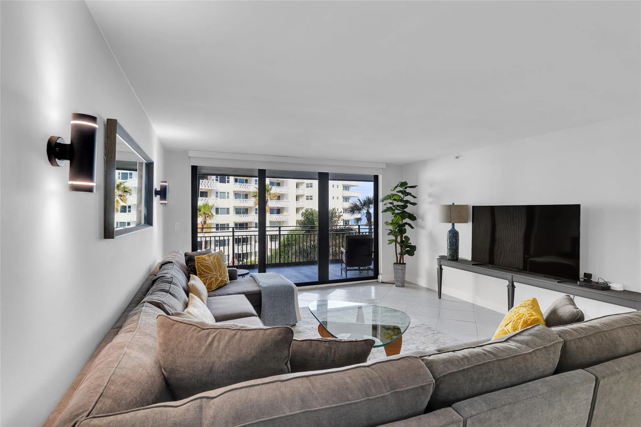 1167 HILLSBORO MILE #306