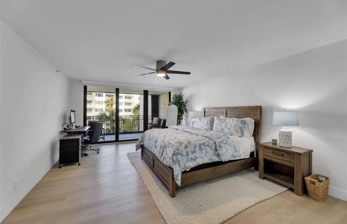 1167 HILLSBORO MILE #306