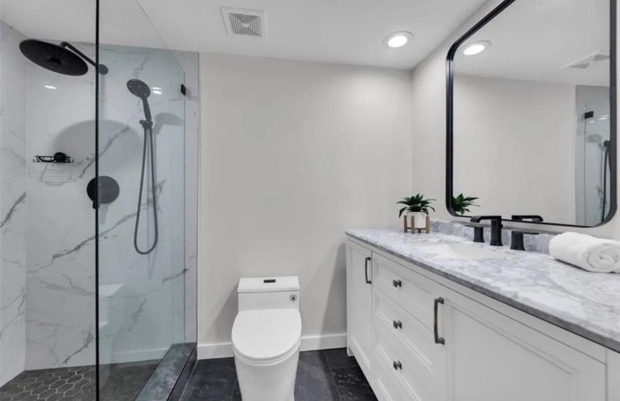 1167 HILLSBORO MILE #306