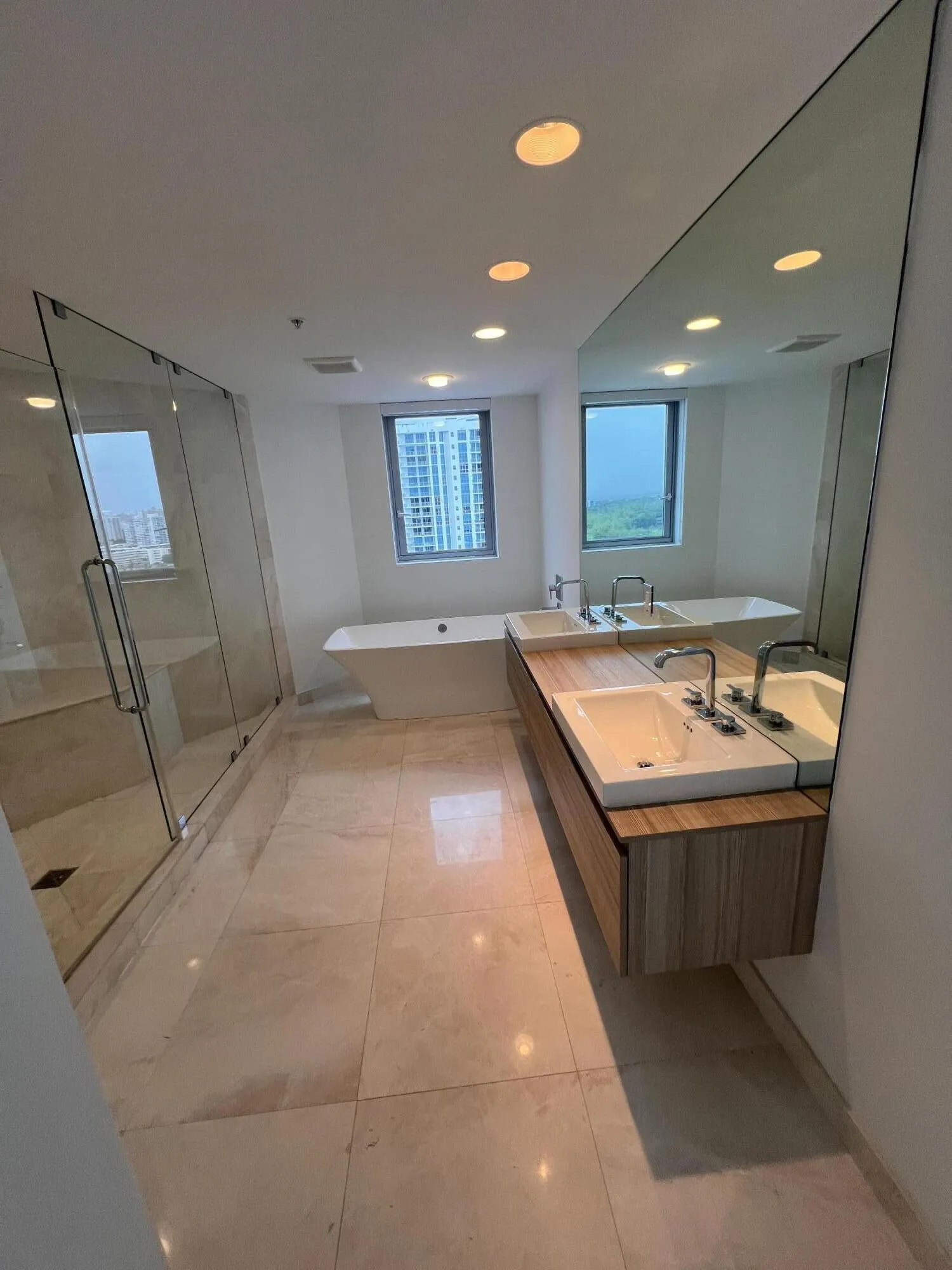 17111 BISCAYNE Boulevard #1903