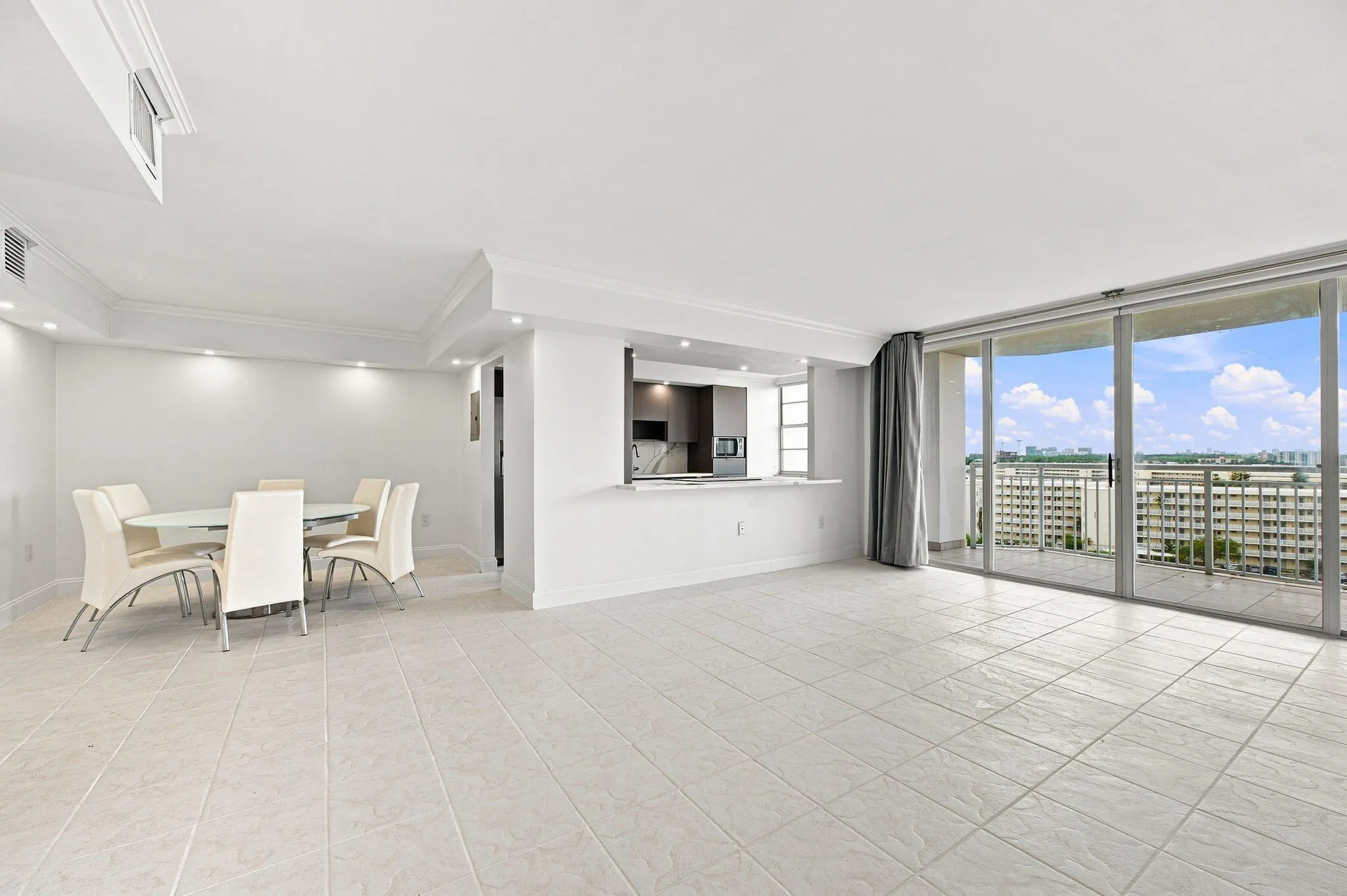 18021 Biscayne Boulevard #901