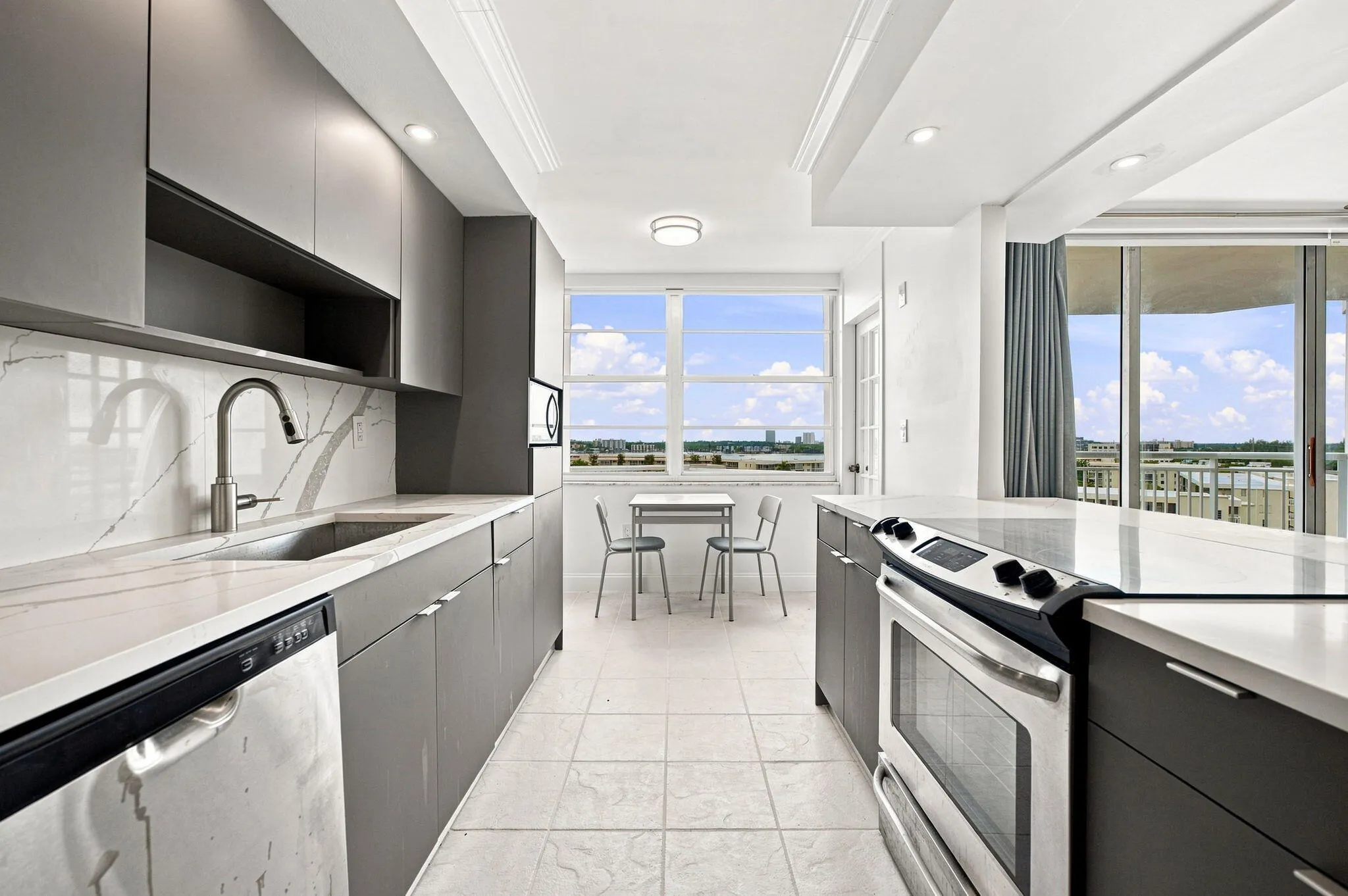 18021 Biscayne Boulevard #901