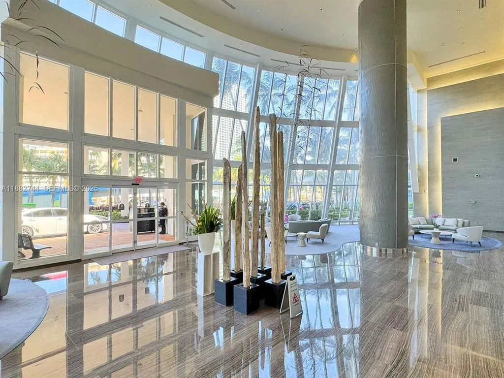 1830 S Ocean Drive #1402