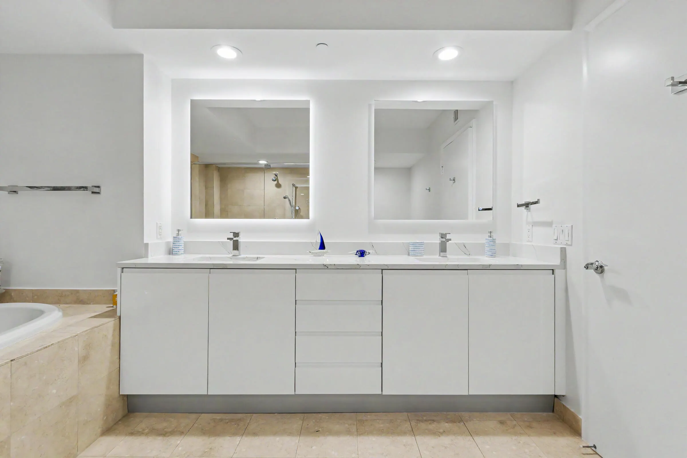 1830 S Ocean Drive #1402