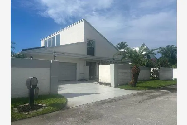 7810 NW 4TH Street