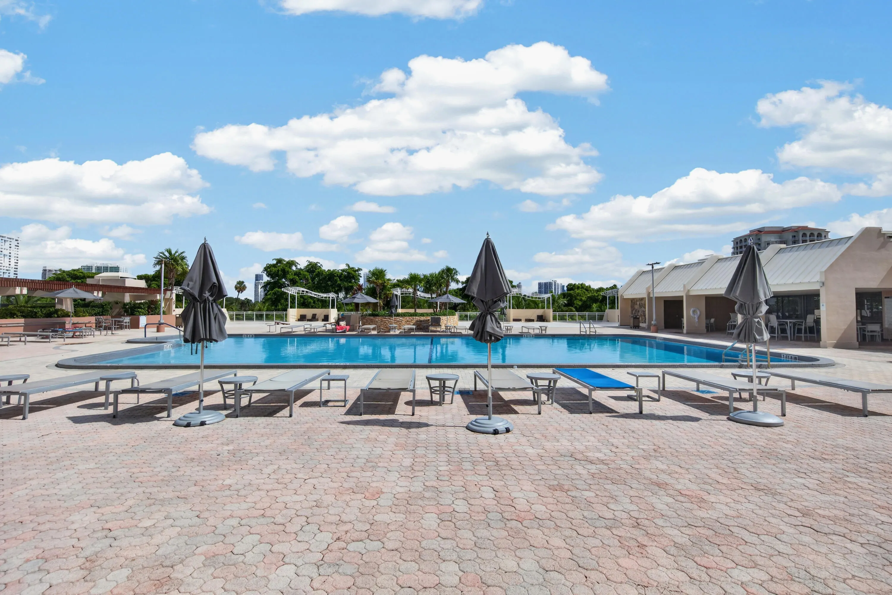 20379 W COUNTRY CLUB Drive #1139