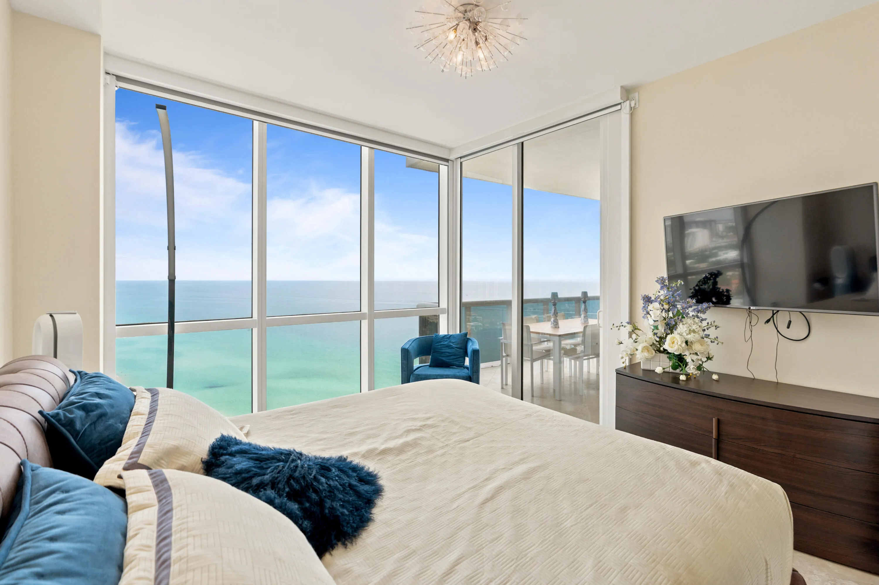 18201 COLLINS Avenue #3704