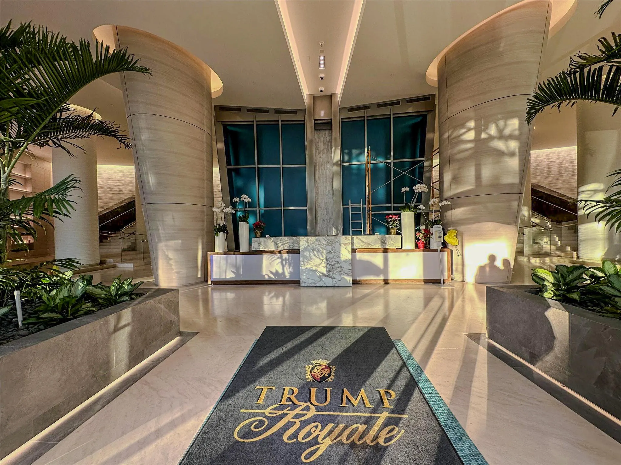 18201 COLLINS Avenue #3704