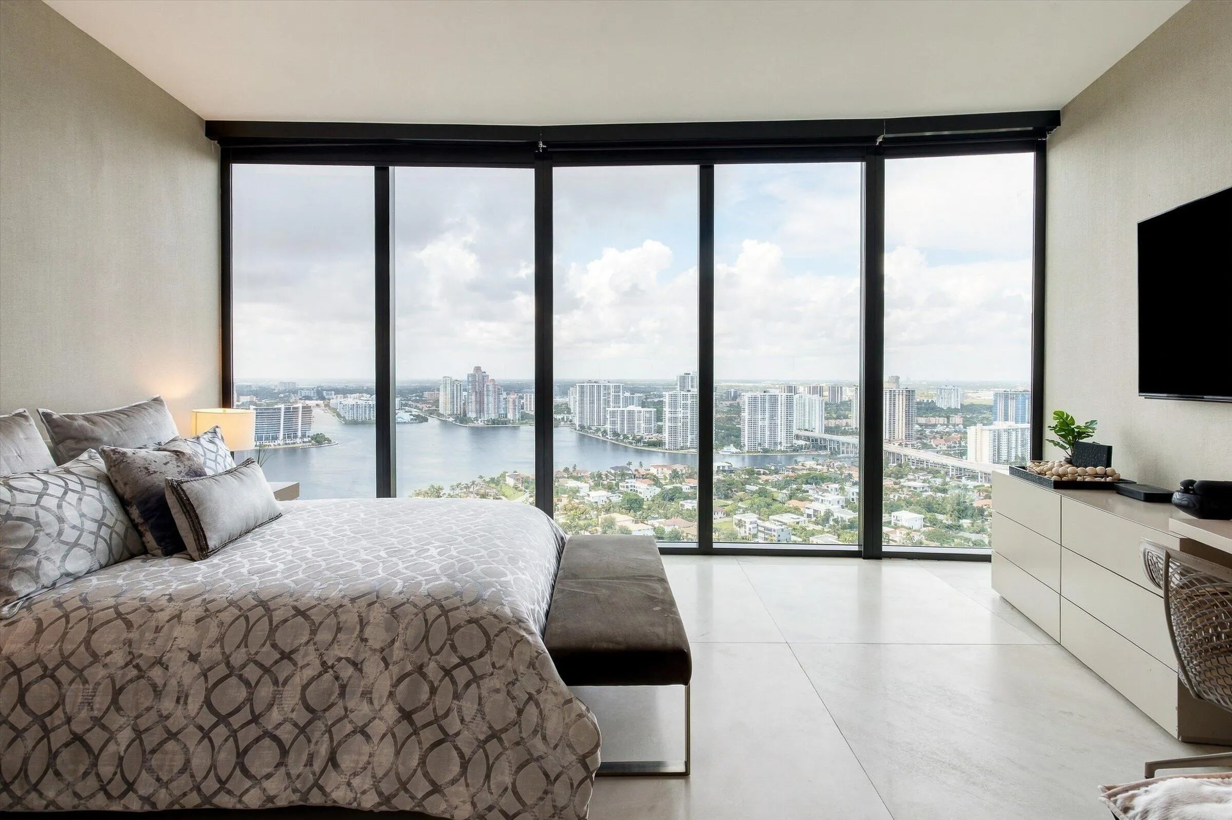 18555 Collins Avenue #3303