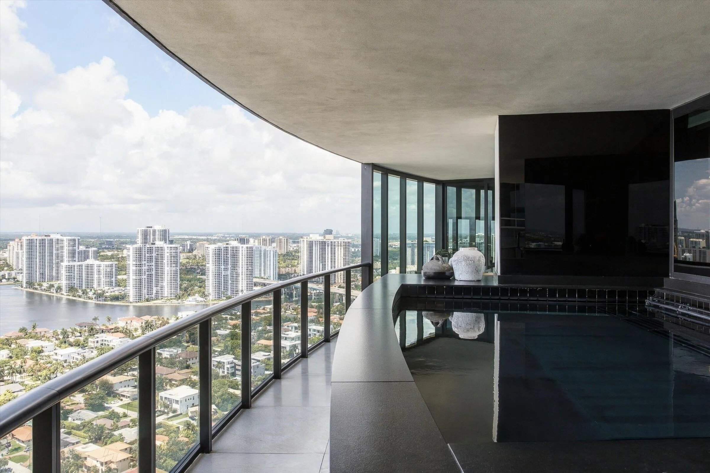 18555 Collins Avenue #3303