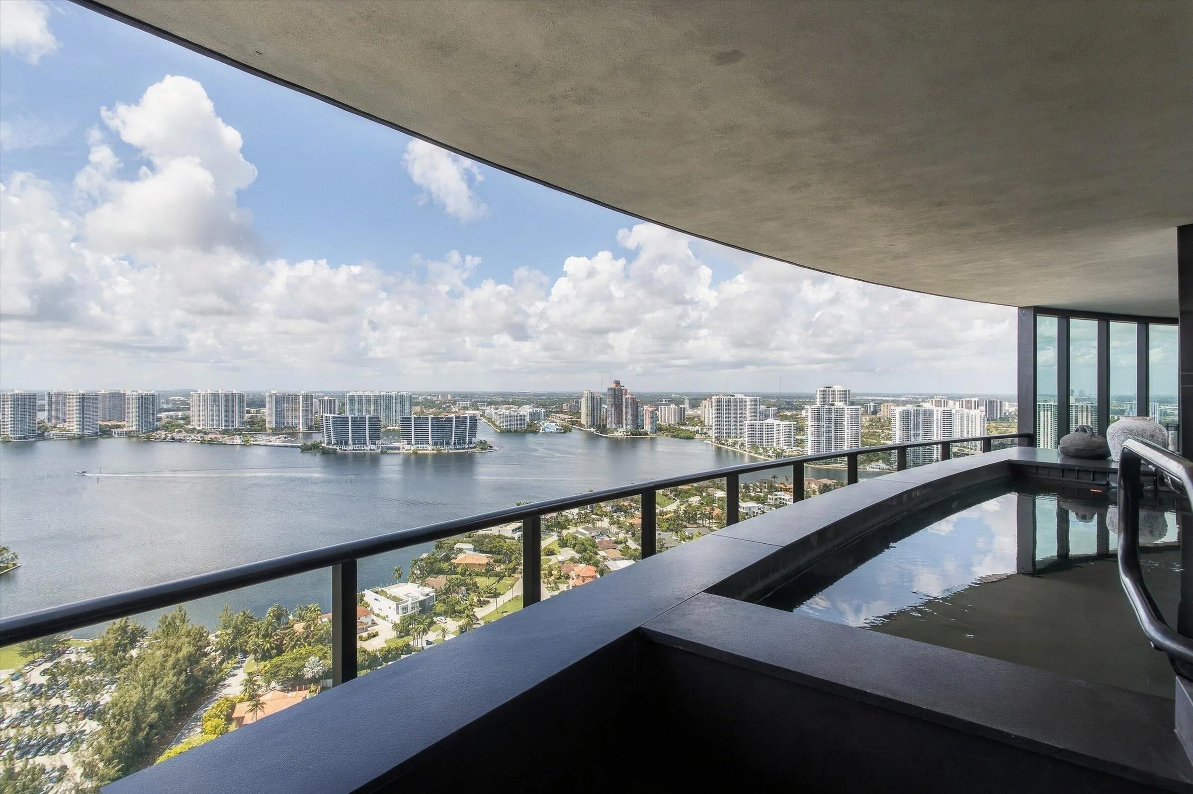 18555 Collins Avenue #3303