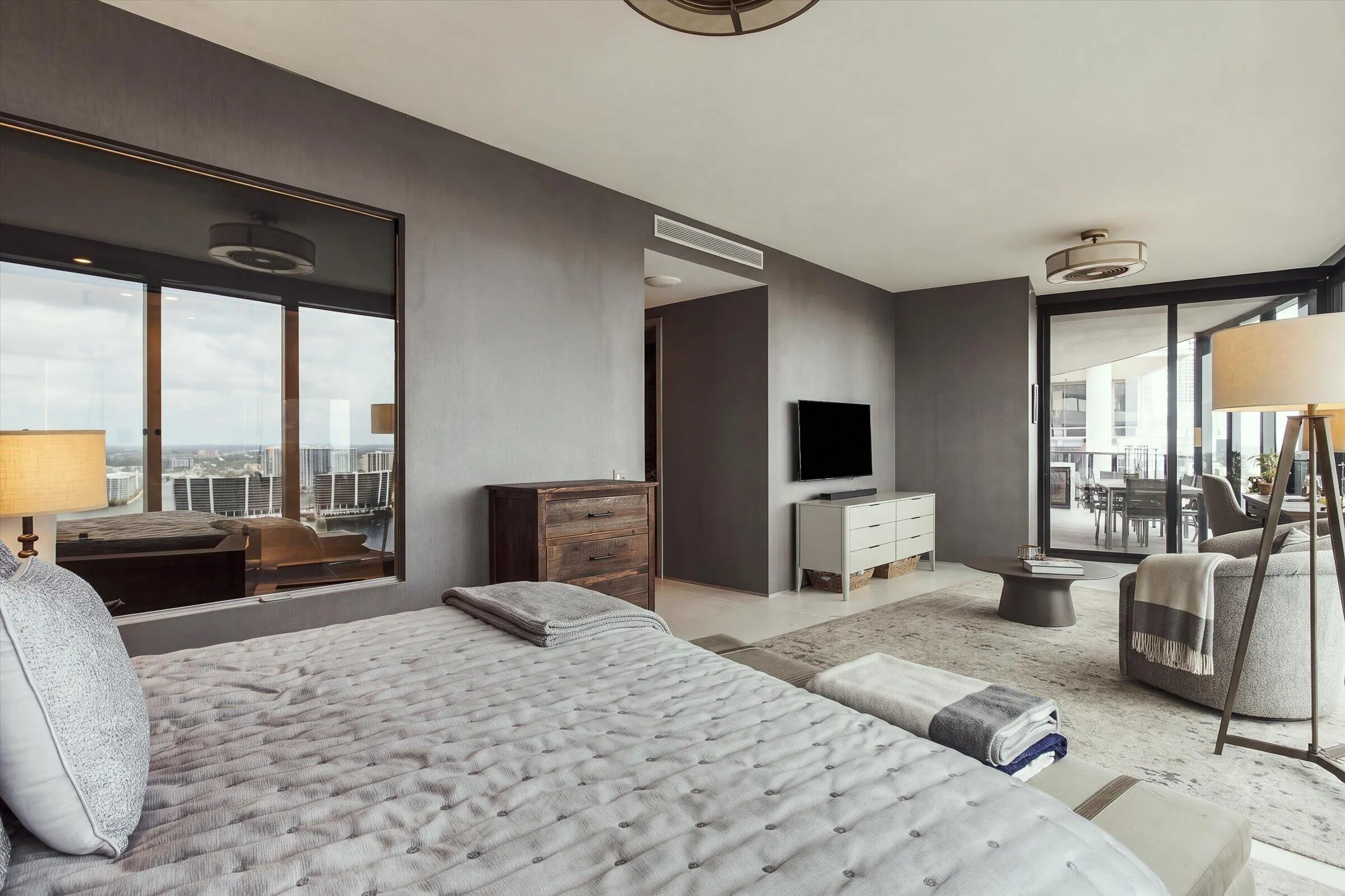 18555 Collins Avenue #3303