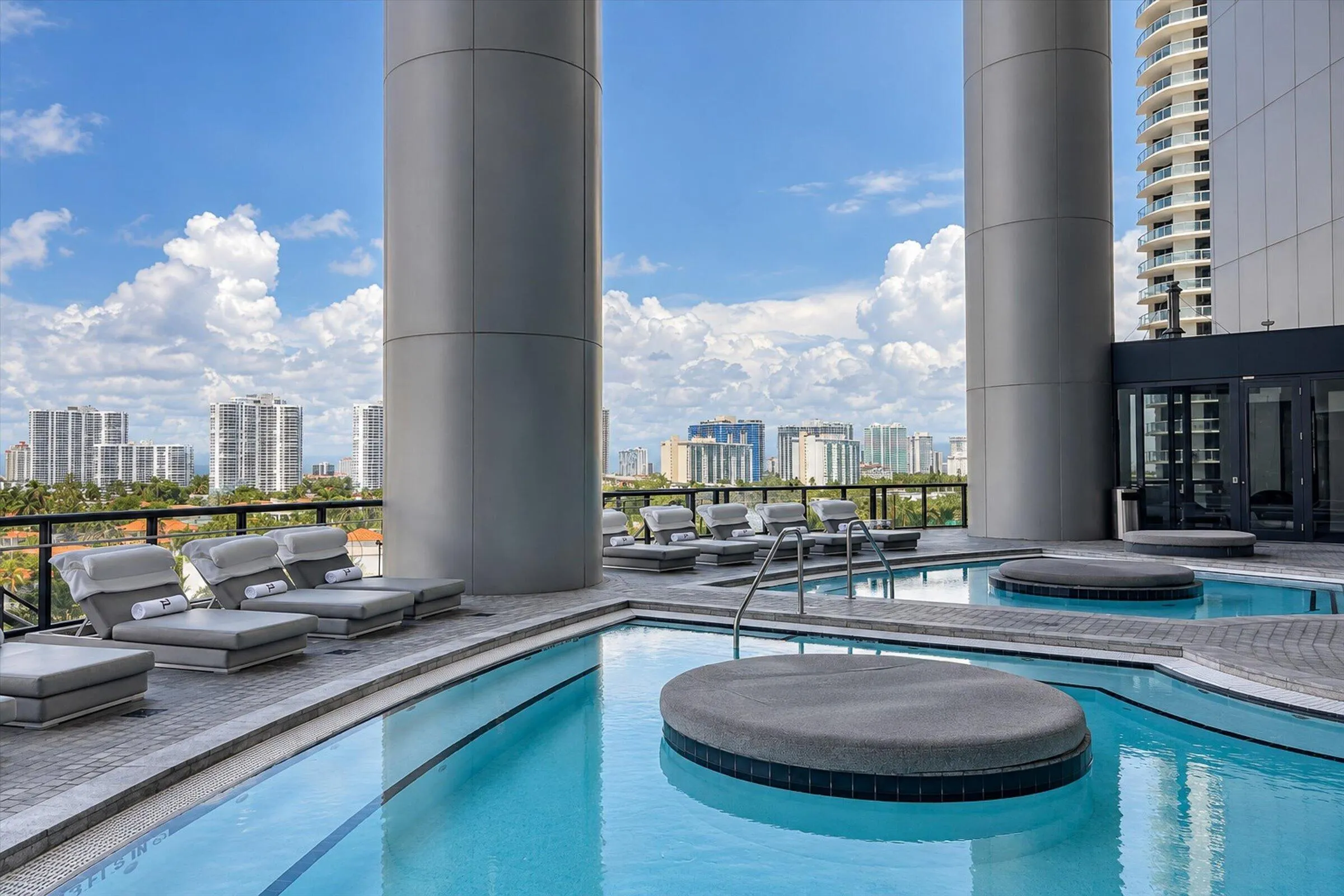 18555 Collins Avenue #3303