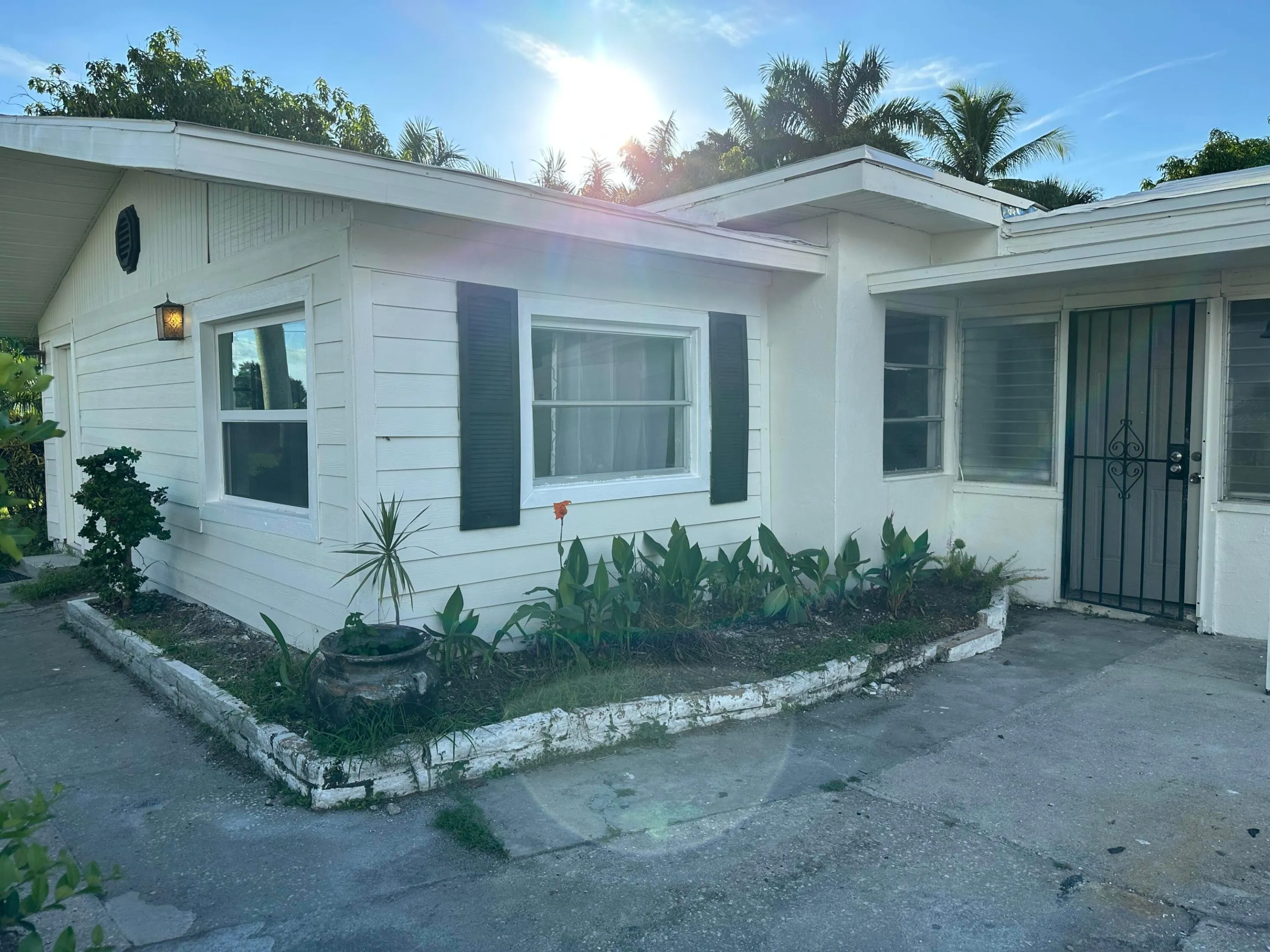 84 E North Shore Avenue
