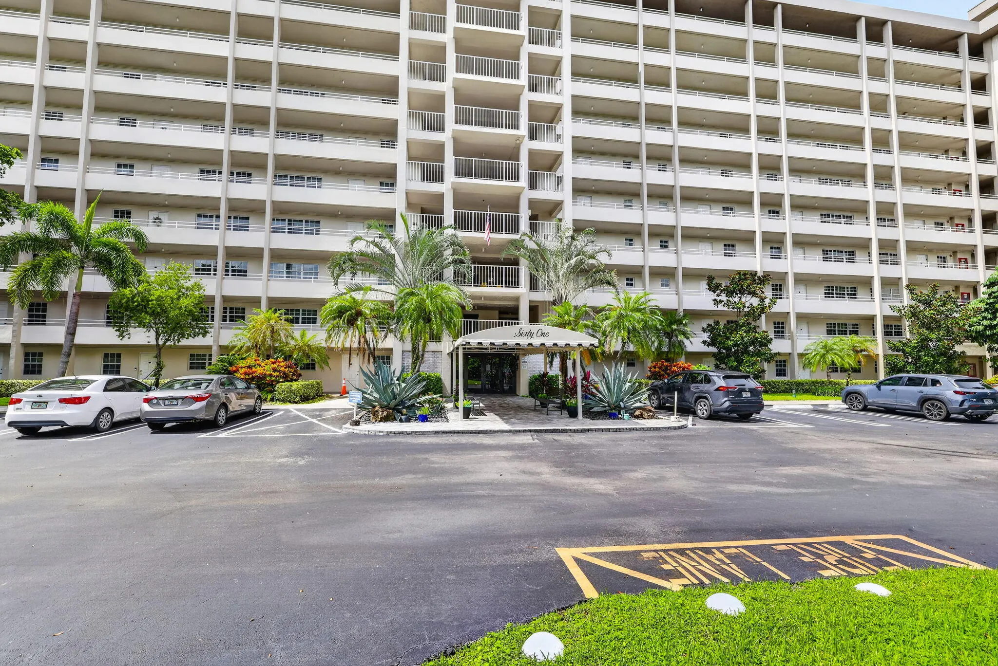 575 Oaks Lane #102