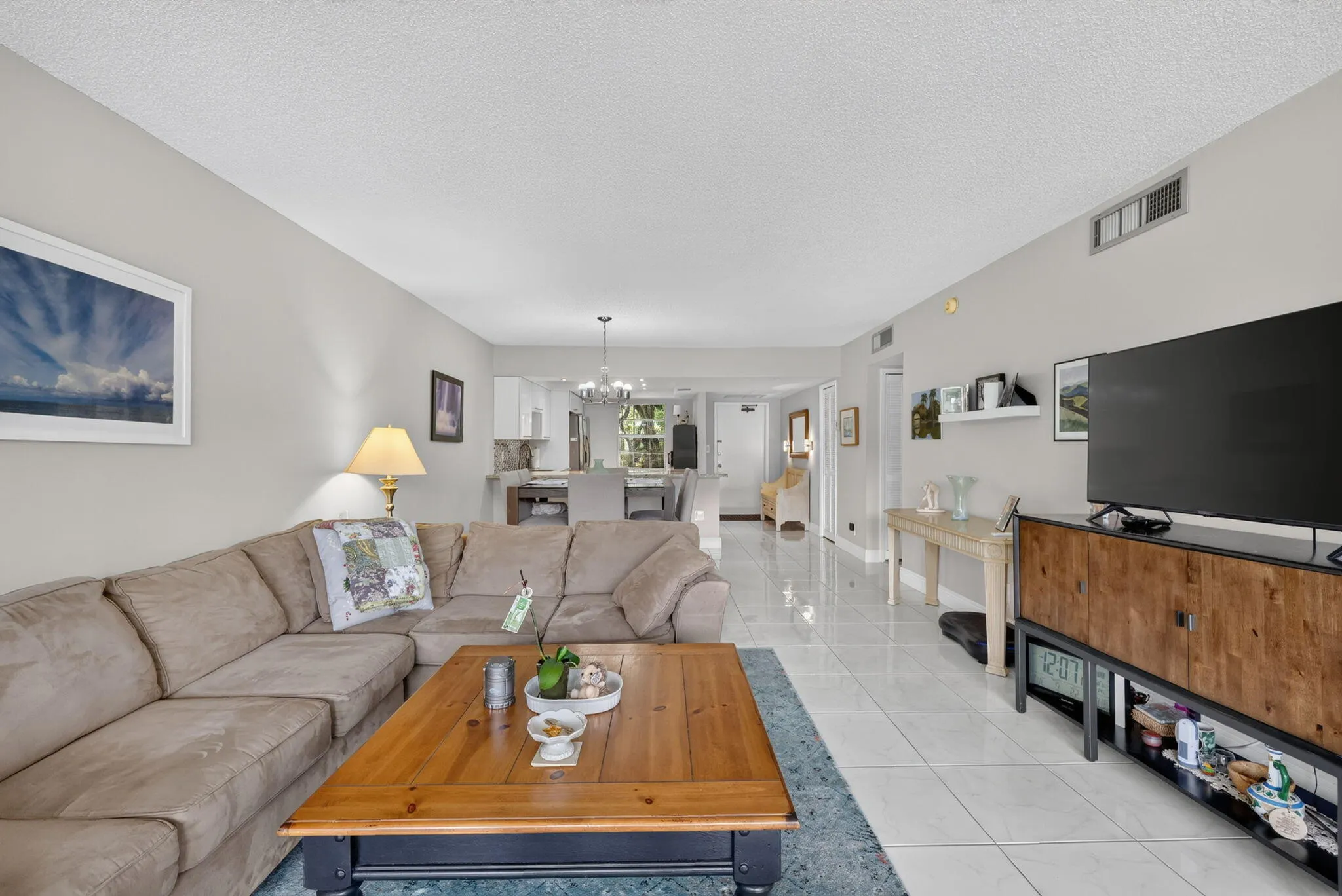575 Oaks Lane #102