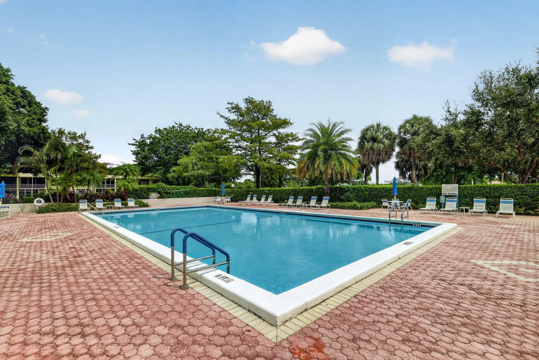 575 Oaks Lane #102
