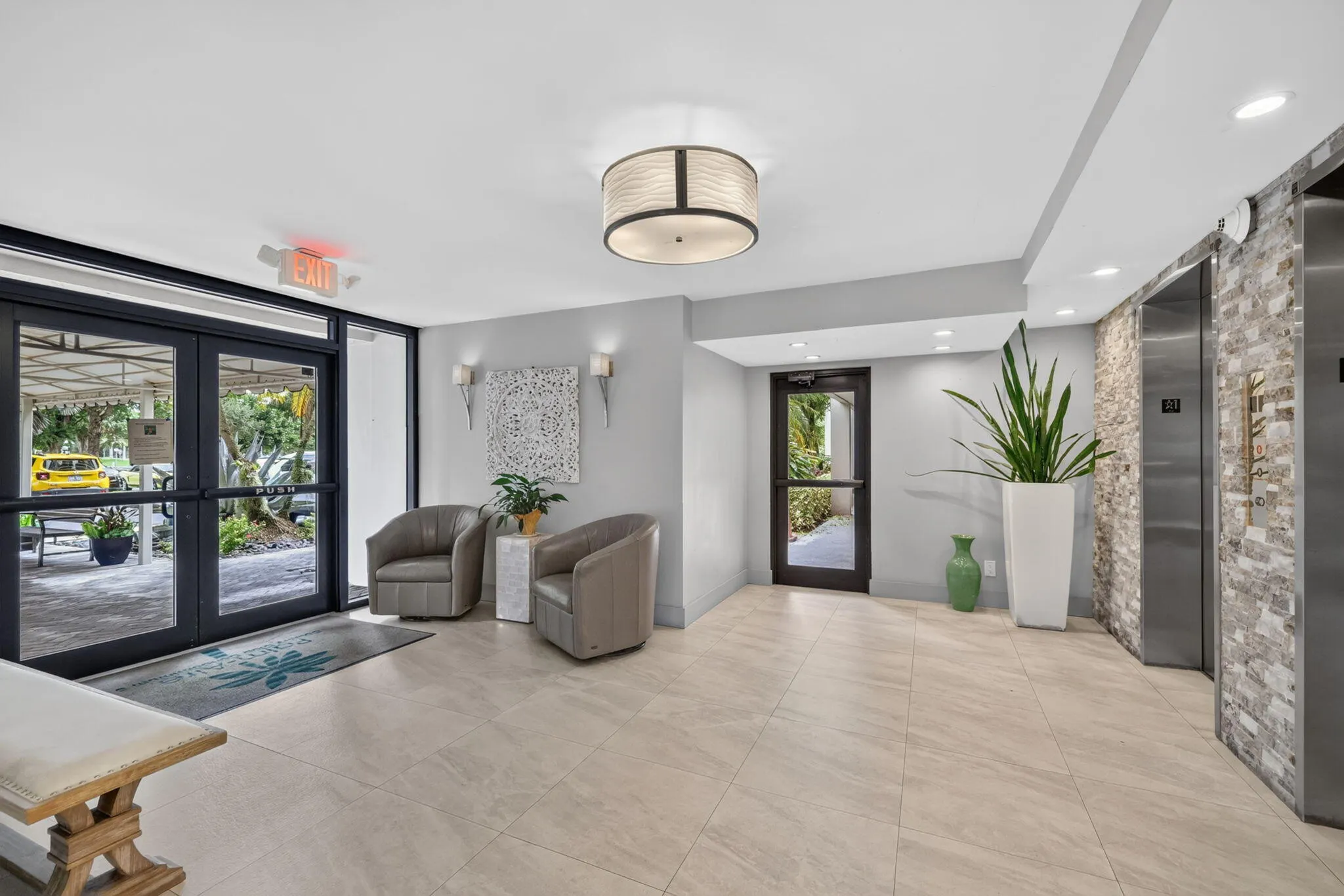 575 Oaks Lane #102