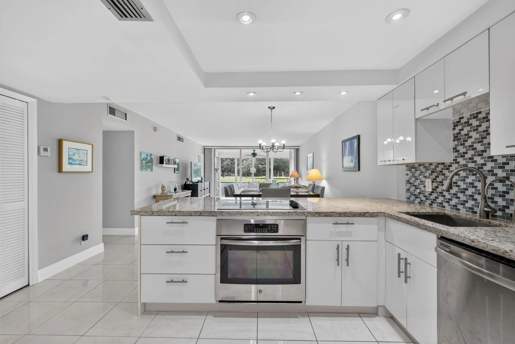 575 Oaks Lane #102