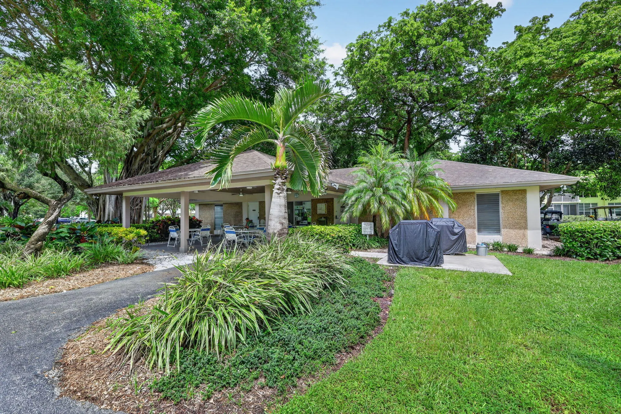 575 Oaks Lane #102