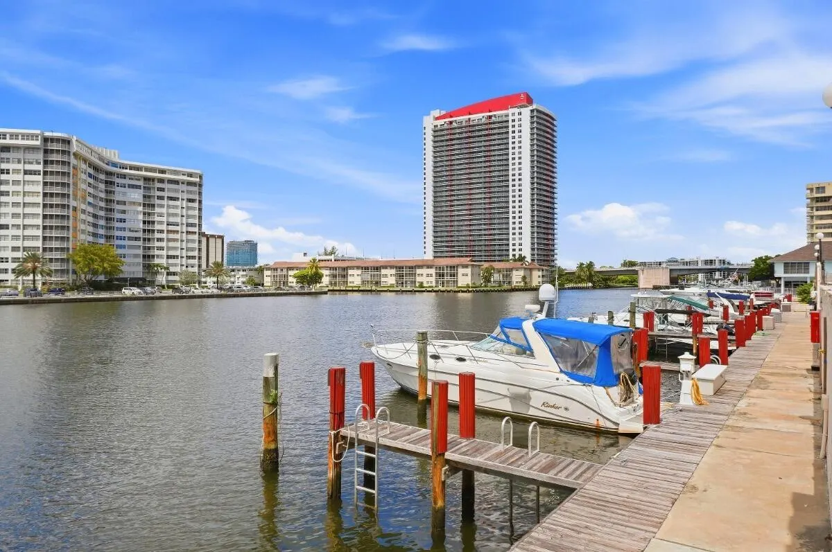 1865 S OCEAN Drive #16H