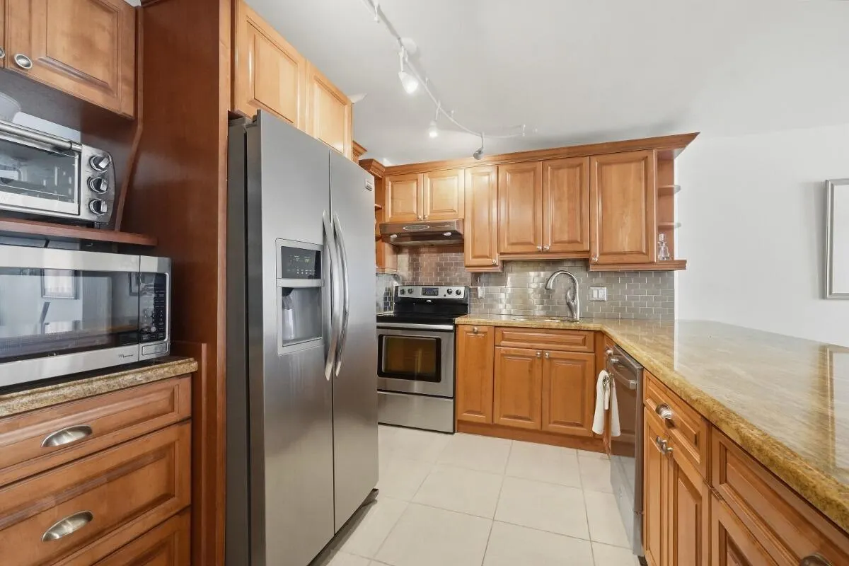 1865 S OCEAN Drive #16H