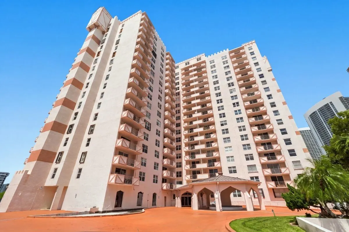1865 S OCEAN Drive #16H