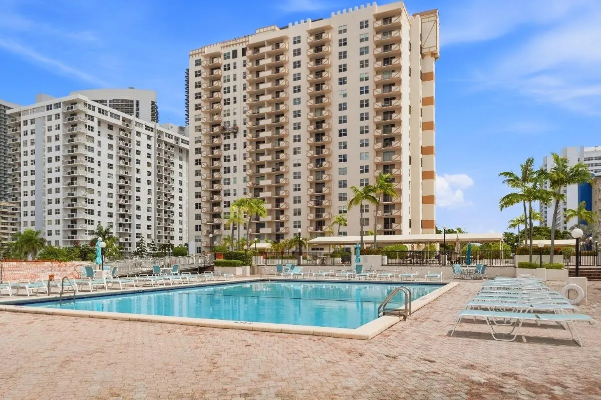 1865 S OCEAN Drive #16H