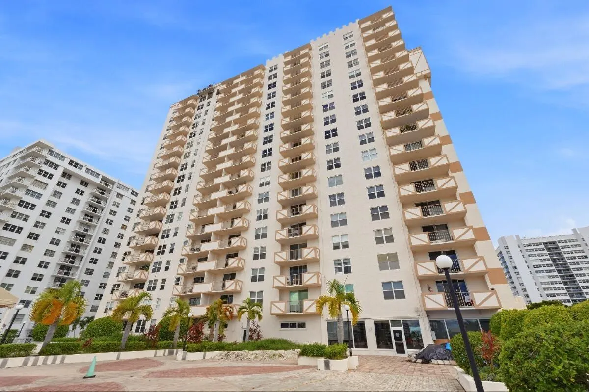 1865 S OCEAN Drive #16H