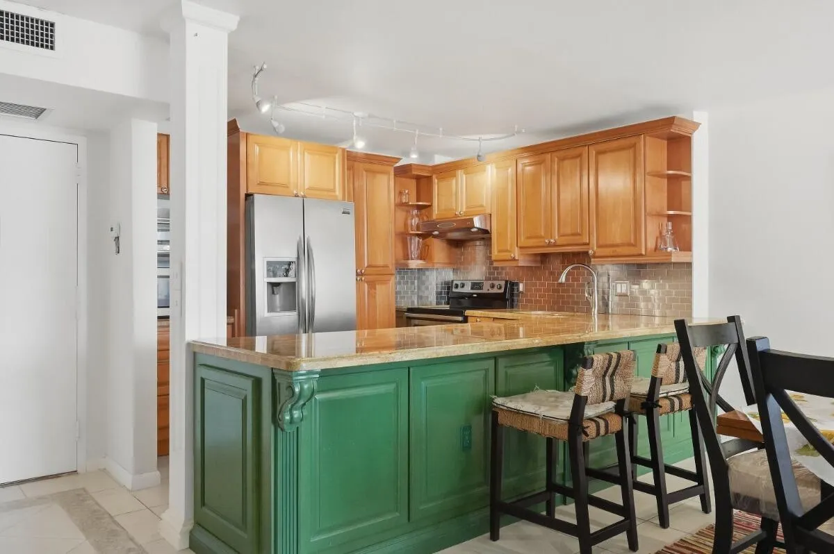 1865 S OCEAN Drive #16H